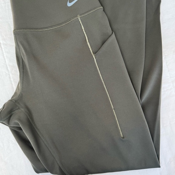 Women’s Nike Dri-Fit leggings, Size Medium, like new - Picture 3 of 12